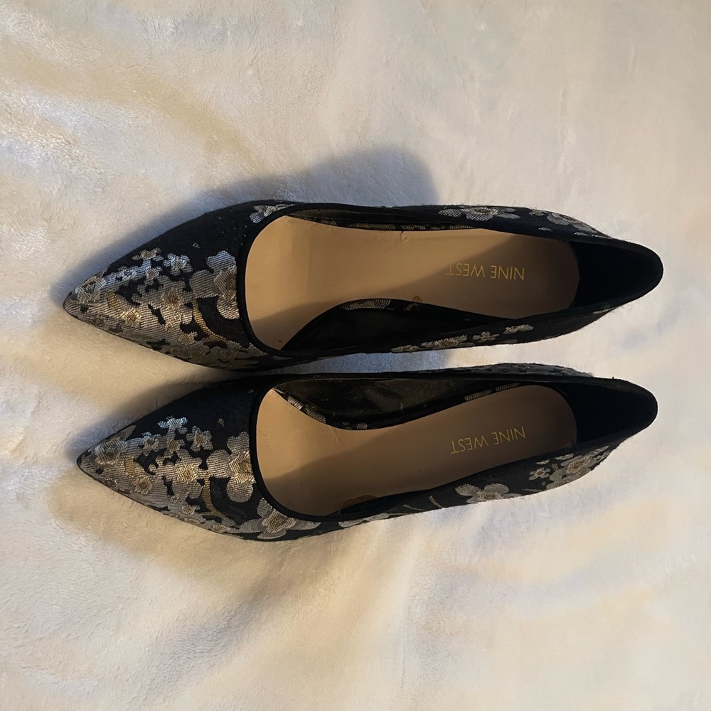 Nine West Black and Silver Floral Pumps - Picture 6 of 6
